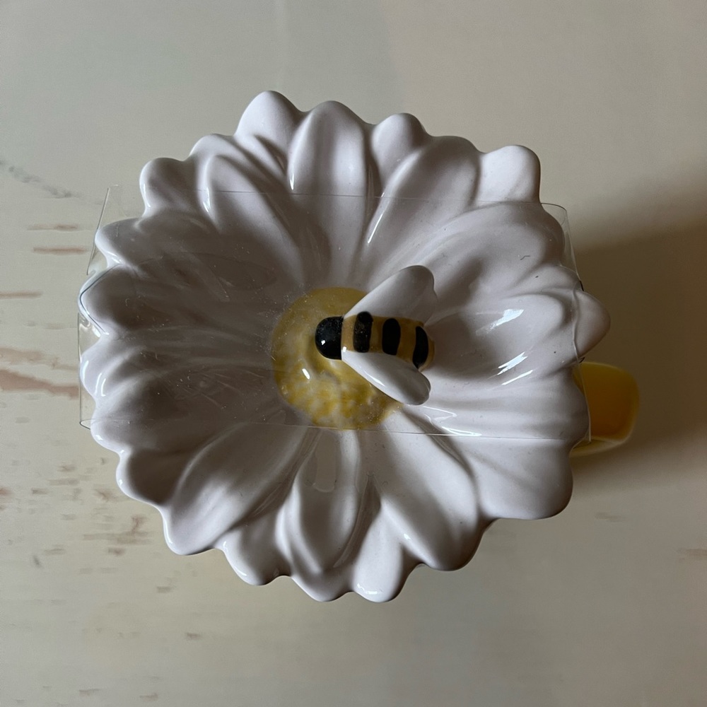 Rae Dunn - BEE HAPPY topper mug - Picture 2 of 2